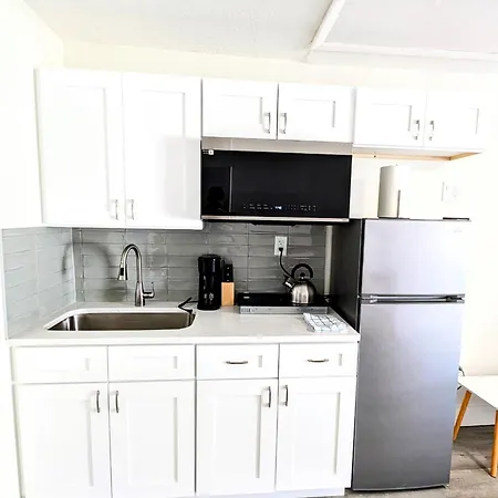 Sunny Retreat Unit 3 Studio
